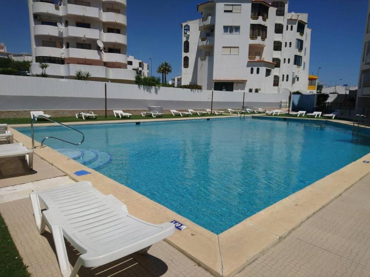 Ferienwohnung Apartamento T1 Com Piscina, Em Montechoro, Albufeira, Algarve Exterior foto