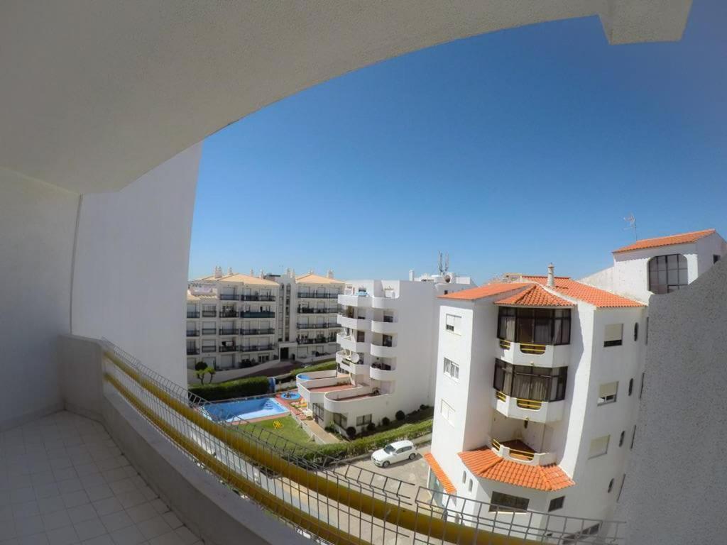Ferienwohnung Apartamento T1 Com Piscina, Em Montechoro, Albufeira, Algarve Exterior foto